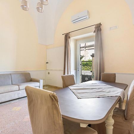 Dimora Le Tre Muse Guesthouse Lecce Exterior foto