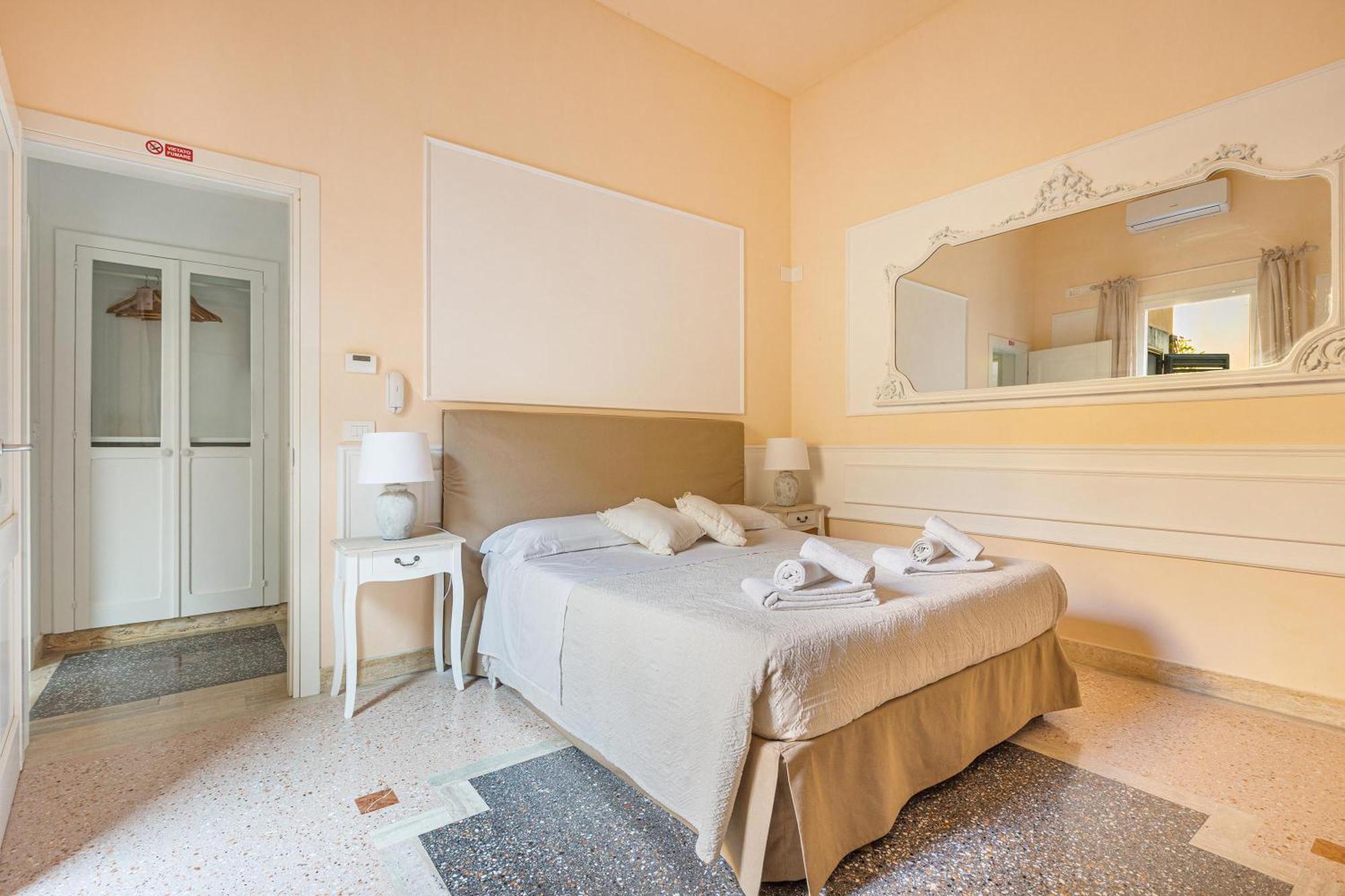 Dimora Le Tre Muse Guesthouse Lecce Exterior foto