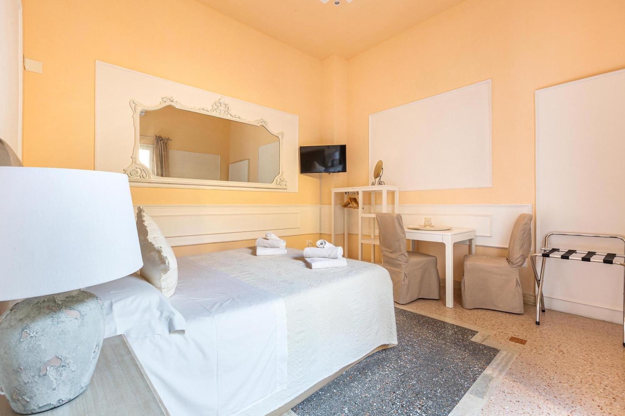 Dimora Le Tre Muse Guesthouse Lecce Exterior foto