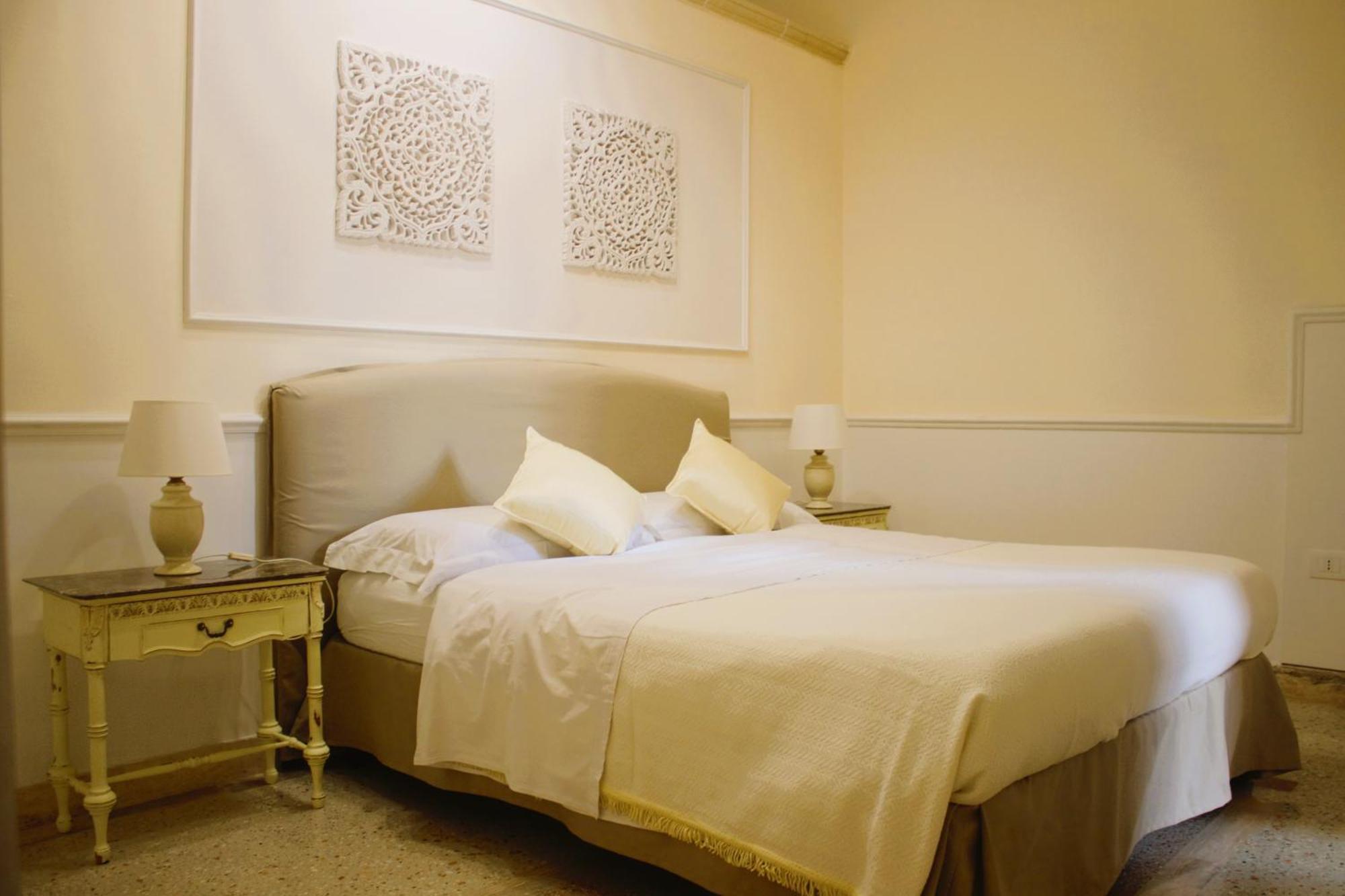 Dimora Le Tre Muse Guesthouse Lecce Exterior foto