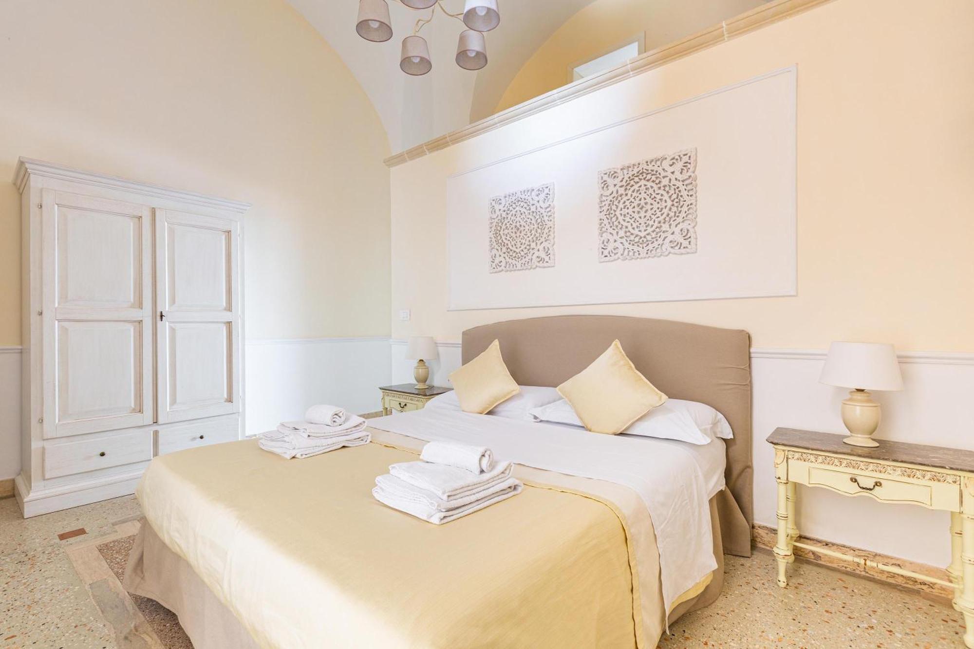 Dimora Le Tre Muse Guesthouse Lecce Exterior foto